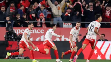 سخرية فليك.. تفاصيل الجدل التحكيمي في مباراة برشلونة وجيرونا بالدوري الإسباني